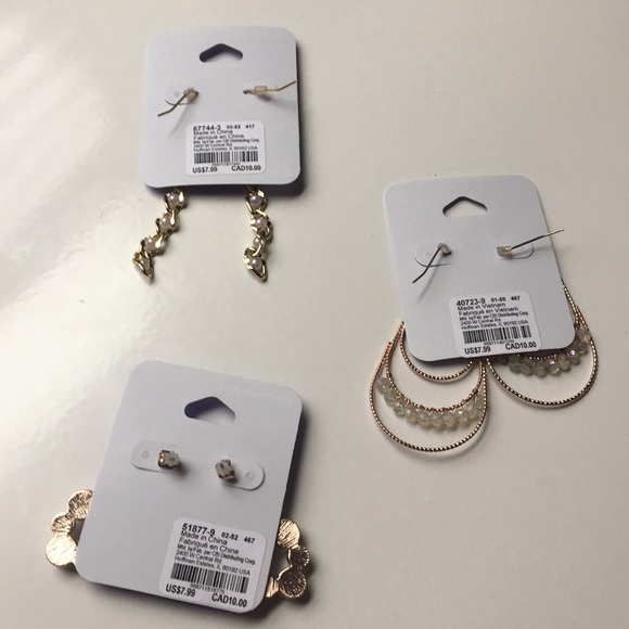 3 FOR 15$ Claire’s Earrings with Pearls and Floral - Picture 5 of 5